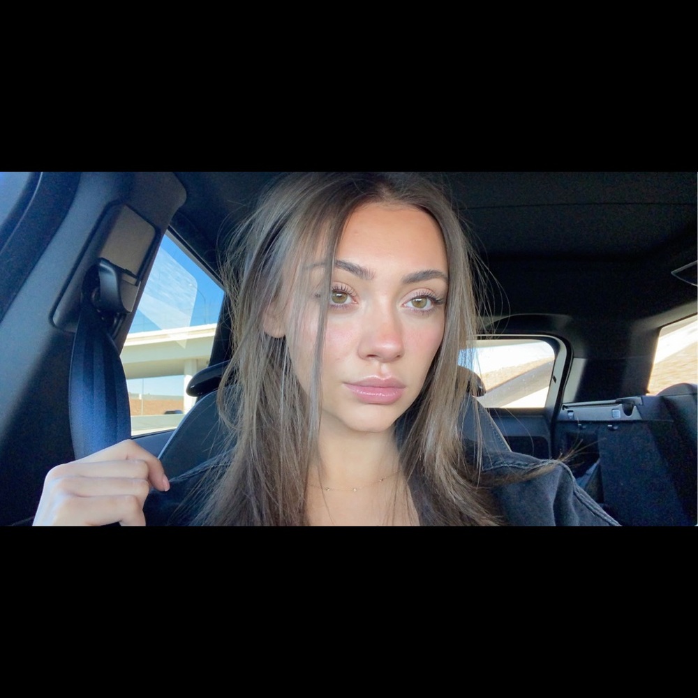 Meet your Posher, Elise